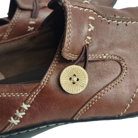 Clarks Loafer Women's Brown Leather Slip On Button Comfortable Shoes Sz 8M - Picture 5 of 9